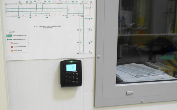 czytnik rejestracji czasu pracy PSC103, elegancko komponuje sie w każdym otoczeniu