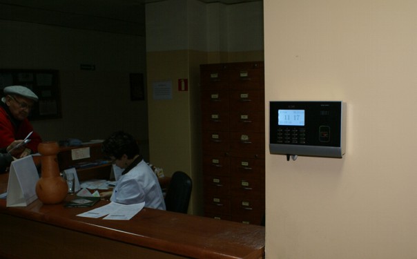 czytniki i zegary rcp w służbie zdrowia - przykład z recepcji przychodni lekarskiej